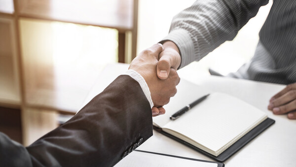 직장에서 관계 관리를 위한 현실적 전략[출처:이미지투데이]