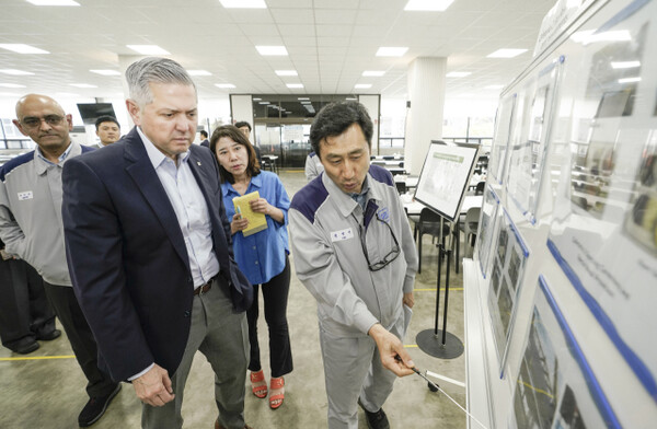 헥터 비자레알 GM 아태지역·한국사업장 사장이 지난 16일 GM 한국사업장 창원공장을 방문했다.[출처:GM 한국사업장]