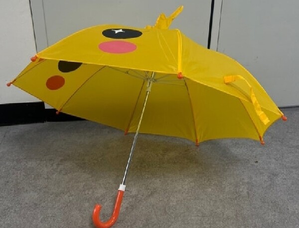 해외직구 플랫폼에서 판매되고 있는 어린이 우산 제품에서 유해물질이 기준치 444배 검출됐다.[출처: 서울시]