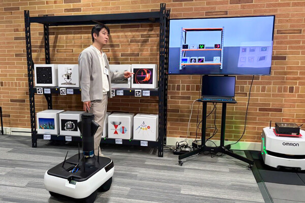 KT 미래네트워크연구소 직원들이 미국 벨 연구소에서 진행된 시맨틱 통신 관련 개발 시연을 하고 있다.[출처: KT]