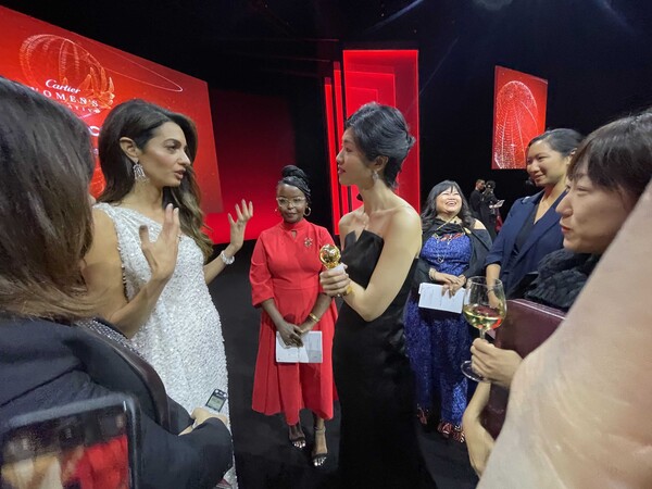 문우리 대표가 까르띠에 여성 창업 이니셔티브 시상식에서 대화를 나누고 있다.[포티파이 제공]