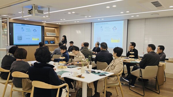 오뉴하우스에서 시니어 클래스를 진행하고 있다.[로쉬코리아 제공]